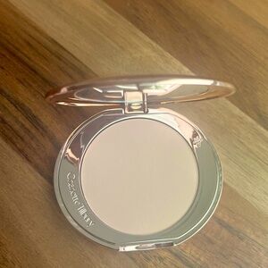 Charlotte Tilbury Air Brush Flawless Finish Powder - shade 2 Medium. Used 1-2x